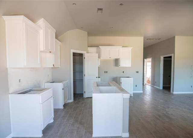 Property at 3801 Lynne Ave, Edmond, OK 73012, 3 beds, 2 baths