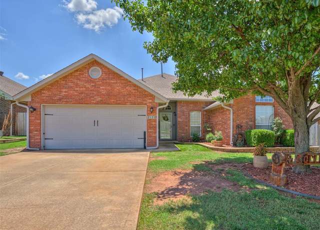 Property at 2120 NE 4th St, Moore, OK 73160, 3 beds, 2 baths