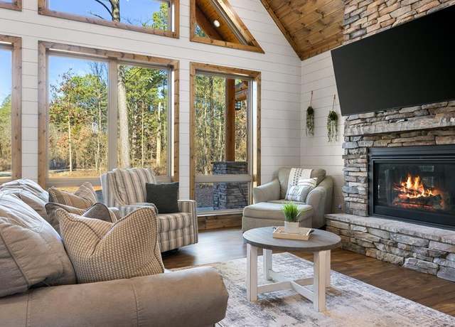 Property at 204 Xpress Ln, Broken Bow, OK 74728, 1 bed, 1.5 baths