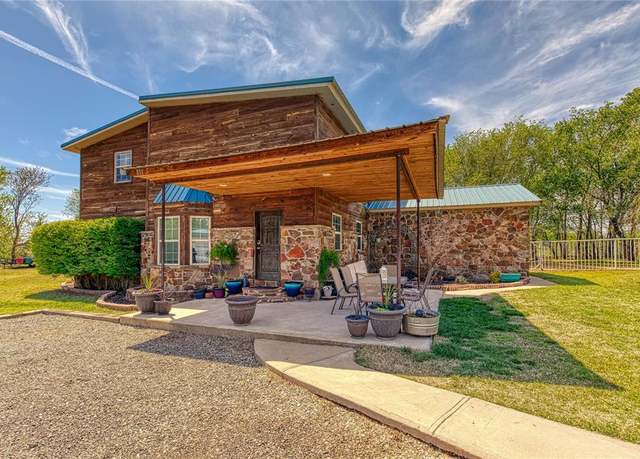 Property at 811 S State St, Elk City, OK 73644, 6 beds, 2 baths
