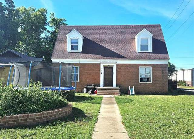 Property at 921 E Walnut St, Altus, OK 73521, 5 beds, 2 baths