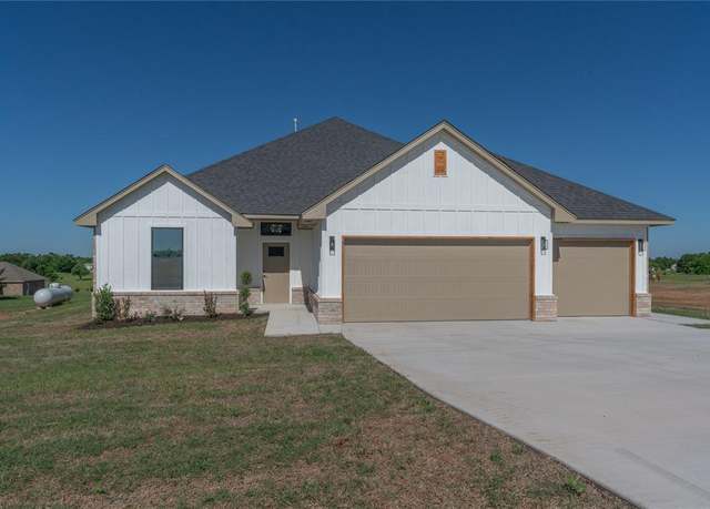 Property at 4921 Meadow Dr, Guthrie, OK 73044, 4 beds, 3 baths