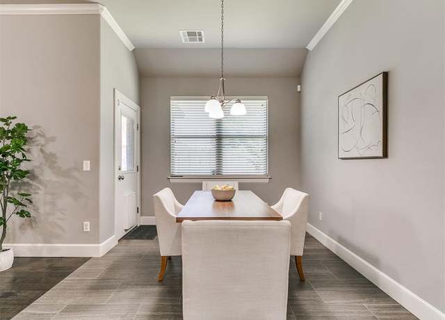 Property at 17601 Braken Dr, Edmond, OK 73012, 4 beds, 2 baths