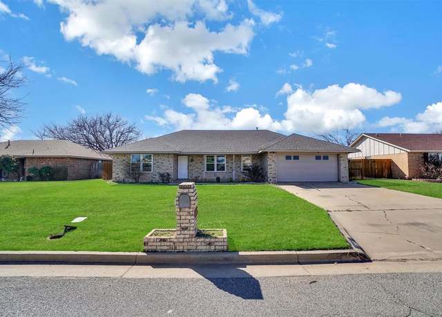 Property at 605 Cambridge Dr, Altus, OK 73521, 3 beds, 2 baths