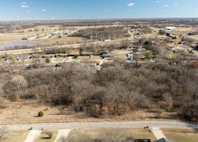 Property at 826 S Dogwood Dr, Pauls Valley, OK 73075