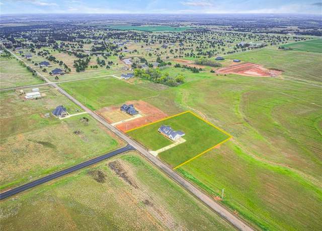 Property at 2438 S May Ave, Guthrie, OK 73044, 4 beds, 3 baths