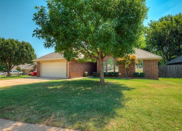 Property at 18212 Scarlet Oak Ln, Edmond, OK 73012, 3 beds, 2 baths