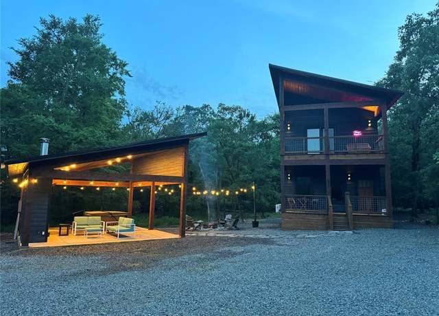 Property at 19 Smoked Hickory Ln, Broken Bow, OK 74728, 2 beds, 1.5 baths