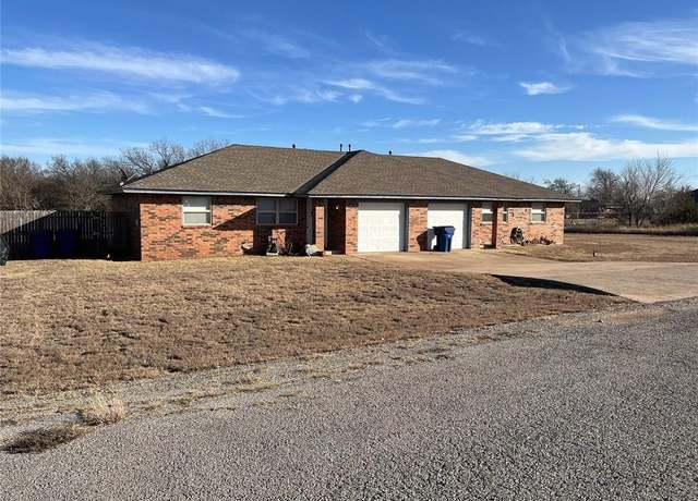 Property at 110 NE 1st St, Piedmont, OK 73078, 4 beds, 2 baths