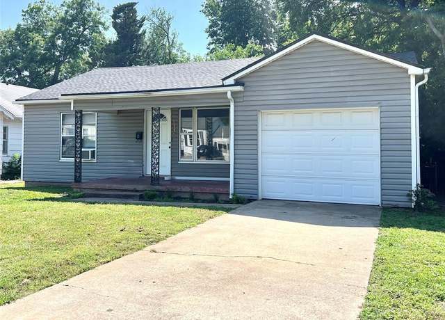 Property at 1718 S 14th St, Chickasha, OK 73018, 3 beds, 1 bath