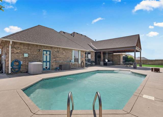 Property at 4679 Hillcrest Ln, Edmond, OK 73025, 4 beds, 3 baths