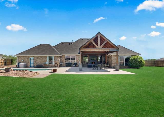 Property at 4679 Hillcrest Ln, Edmond, OK 73025, 4 beds, 3 baths