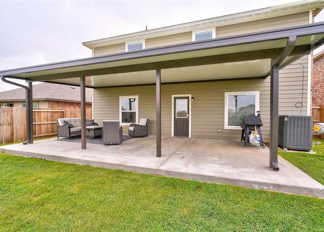 Property at 1604 Burgundy Dr, El Reno, OK 73036, 5 beds, 2.5 baths