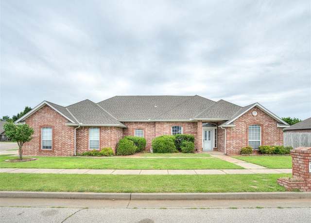 Property at 12621 Kingsgate Dr, Oklahoma City, OK 73170, 3 beds, 2 baths