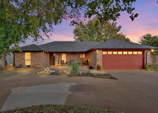 Property at 206 Magnolia Ave, Elk City, OK 73644, 3 beds, 2 baths
