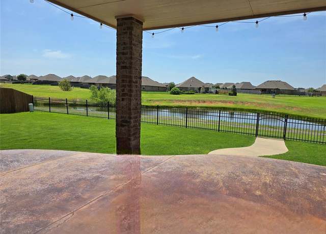 Property at 19009 Meadows Crossing Dr, Edmond, OK 73012, 3 beds, 2 baths