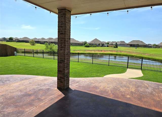 Property at 19009 Meadows Crossing Dr, Edmond, OK 73012, 3 beds, 2 baths