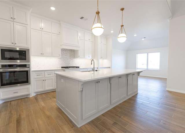 Property at 3317 Grady Ln, Moore, OK 73160, 5 beds, 4.5 baths
