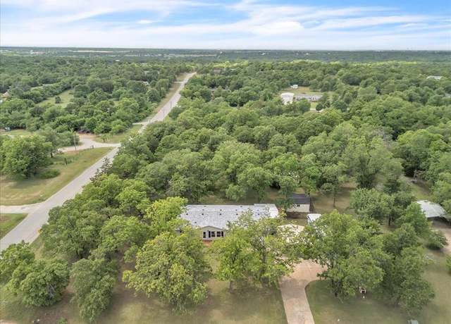 Property at 13393 Forest Fox Rd, Edmond, OK 73034, 4 beds, 2 baths