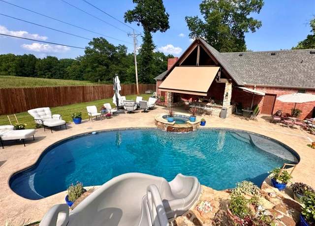 Property at 2745 Cambridge Cir, Tahlequah, OK 74464, 4 beds, 3 baths