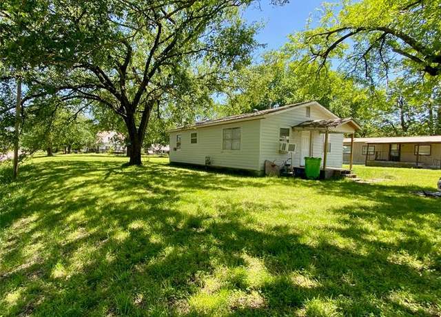 Property at 501 E Broadway, Okemah, OK 74859, 2 beds, 1 bath