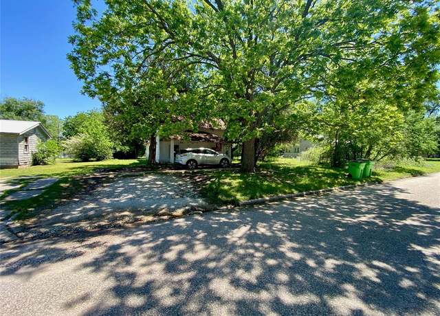 Property at 208 N 7th St, Okemah, OK 74859, 4 beds, 1.5 baths