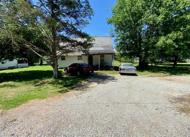 Property at 903 N 3rd St, Okemah, OK 74859, 3 beds, 1.5 baths