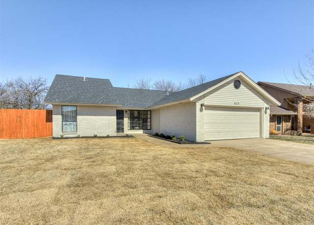 Property at 625 NE 15 St, Moore, OK 73160, 3 beds, 2 baths