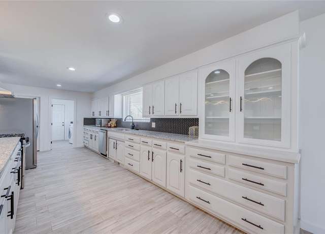 Property at 12301 Bell Oak Rd, Edmond, OK 73013, 6 beds, 4.5 baths