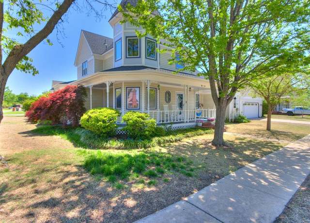 Property at 811 Carriage Ln, Norman, OK 73069, 4 beds, 2.5 baths