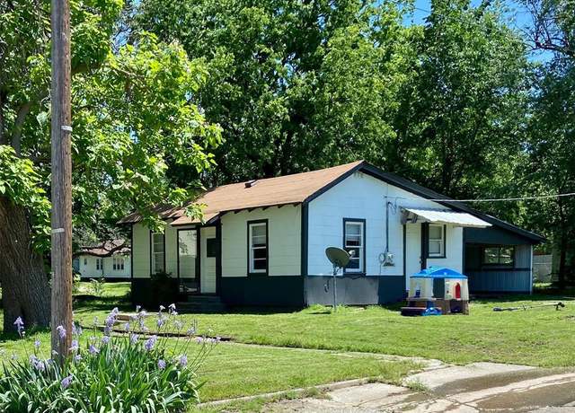 Property at 611 W Cherry St, Okemah, OK 74859, 2 beds, 1 bath