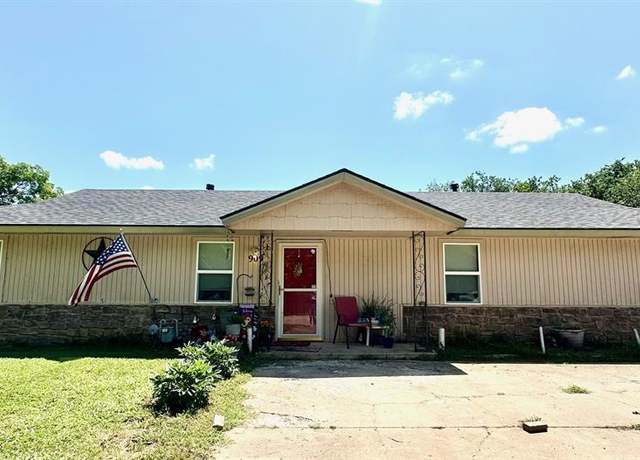 Property at 909 N Center St, Shawnee, OK 74801, 4 beds, 2 baths