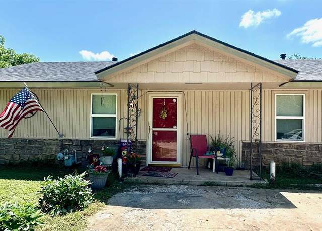 Property at 909 N Center St, Shawnee, OK 74801, 4 beds, 2 baths