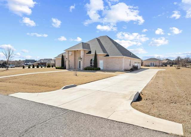 Property at 10917 Oaksplinter Ln, Oklahoma City, OK 73173, 4 beds, 3.5 baths