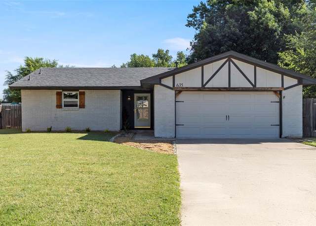 Property at 635 W Hillcrest Dr, Mustang, OK 73064, 3 beds, 2 baths