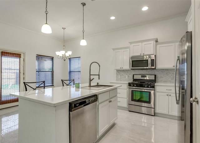 Property at 18529 Abierto Dr, Edmond, OK 73012, 3 beds, 2 baths
