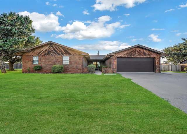 Property at 128 W Quail Dr, Cordell, OK 73632, 4 beds, 3 baths