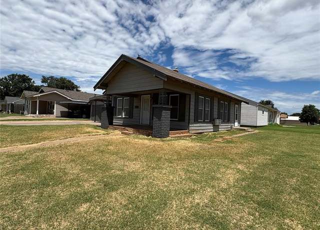 Property at 1101 W A Ave, Elk City, OK 73644, 3 beds, 1 bath