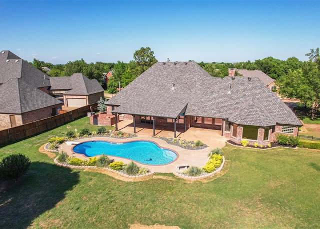 Property at 18617 Wolf Creek Dr, Edmond, OK 73012, 4 beds, 3 baths