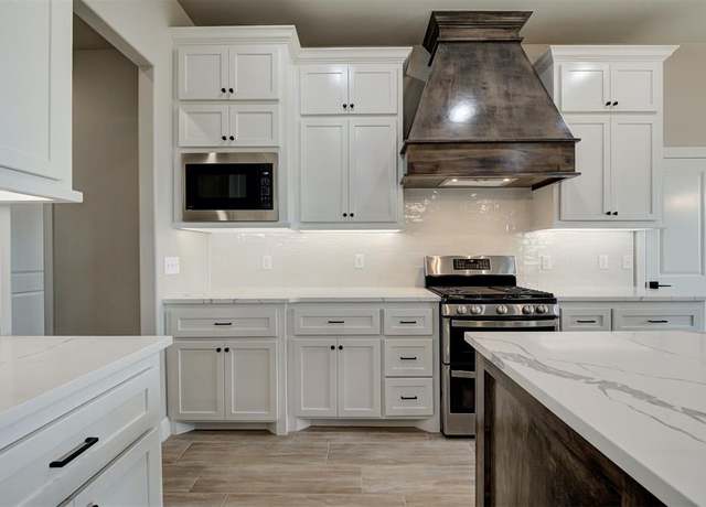 Property at 5105 Grand Canyon Blvd, Mustang, OK 73064, 4 beds, 2 baths