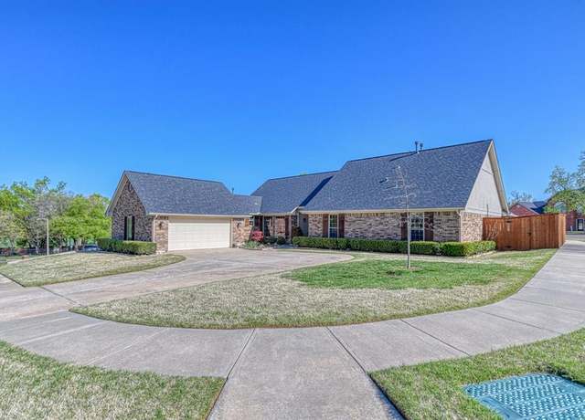 Property at 1101 Fountain Gate Ct, Norman, OK 73072, 3 beds, 2.5 baths