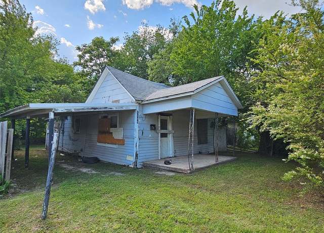 Property at 1108 N Pennsylvania Ave, Shawnee, OK 74801, 2 beds, 1 bath