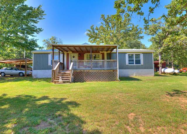 Property at 901 Red Rock Rd, Norman, OK 73026, 3 beds, 2 baths