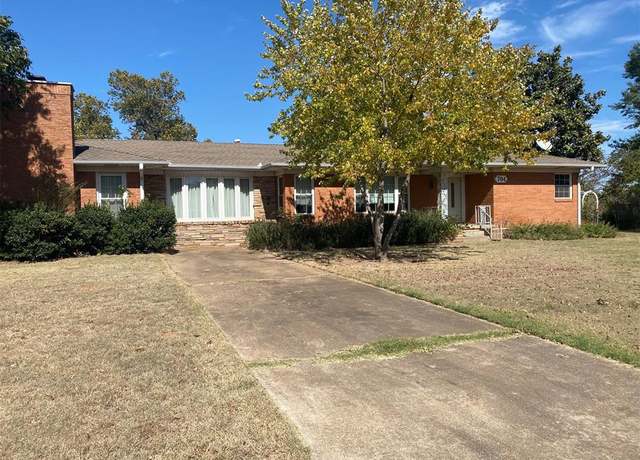 Property at 704 Alice Ave, Lindsay, OK 73052, 3 beds, 2 baths