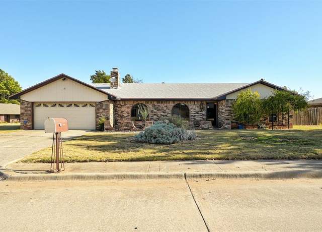 Property at 733 Woodlawn Dr, Yukon, OK 73099, 3 beds, 2 baths