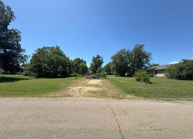 Property at 620 W 6th St, Stroud, OK 74079