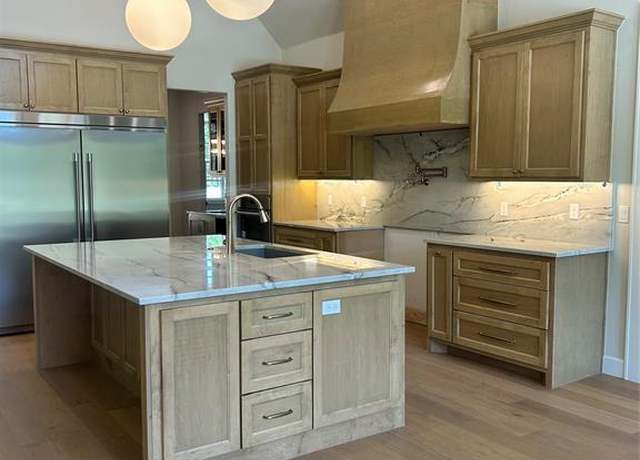 Property at 10316 NE 131 St, Edmond, OK 73049, 4 beds, 4.5 baths
