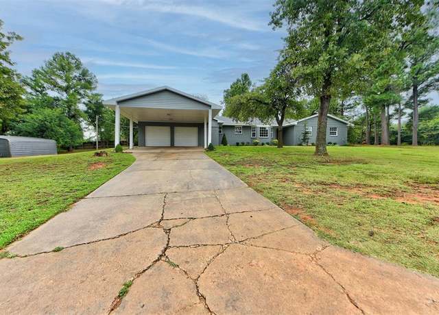Property at 1500 Winchester Dr, Edmond, OK 73034, 4 beds, 2.5 baths