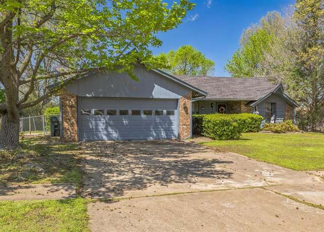 Property at 708 Kingsway St, Muskogee, OK 74403, 3 beds, 2 baths