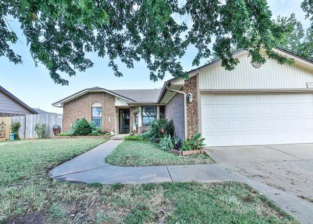Property at 1529 Aspen Dr, Moore, OK 73160, 3 beds, 2 baths